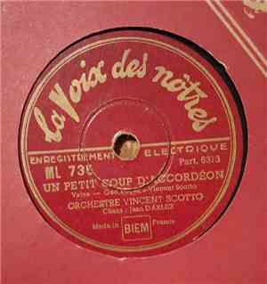 Orchestre Vincent Scotto - Un Petit Coup D'Accordéon / En Écoutant Un Beau Disque D'Amour
