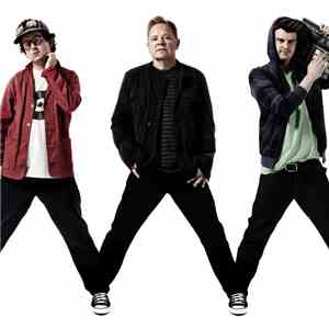 Hot Chip, Bernard Sumner & Hot City - Didn’t Know What Love Was
