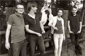 The Maureens - Bang The Drum