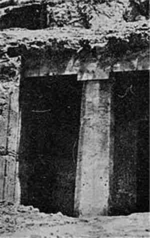 Pillar Tombs Of Aku - I