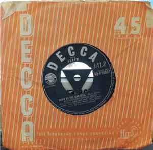 Ken Colyer's Skiffle Group - Down By The Riverside/ Take This Hammer
