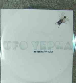 UFO Yepha - Fluen På Væggen