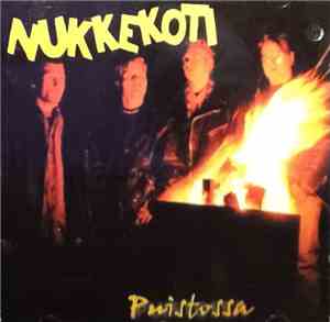 Nukkekoti - Puistossa