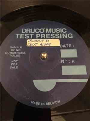 Trisomie 21 - Shift Away ° Jakarta ° Ravishing Delight