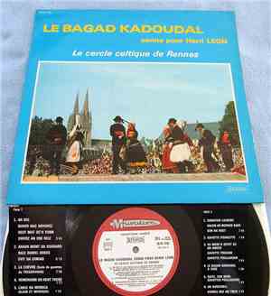 Le Cercle Celtique De Rennes - Le Bagad Kadoudal Sonne Pour Herri Leon