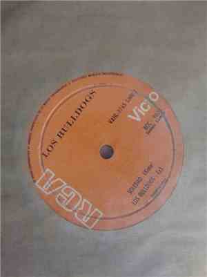Los Bulldogs - Soledad / Todo Liso